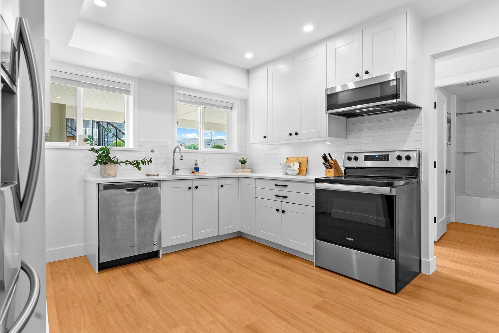 Listing Image 12