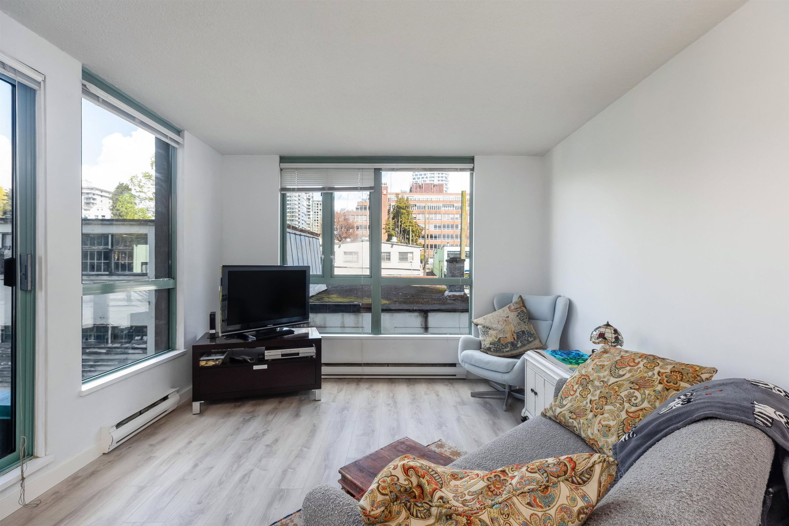 Listing Image 10