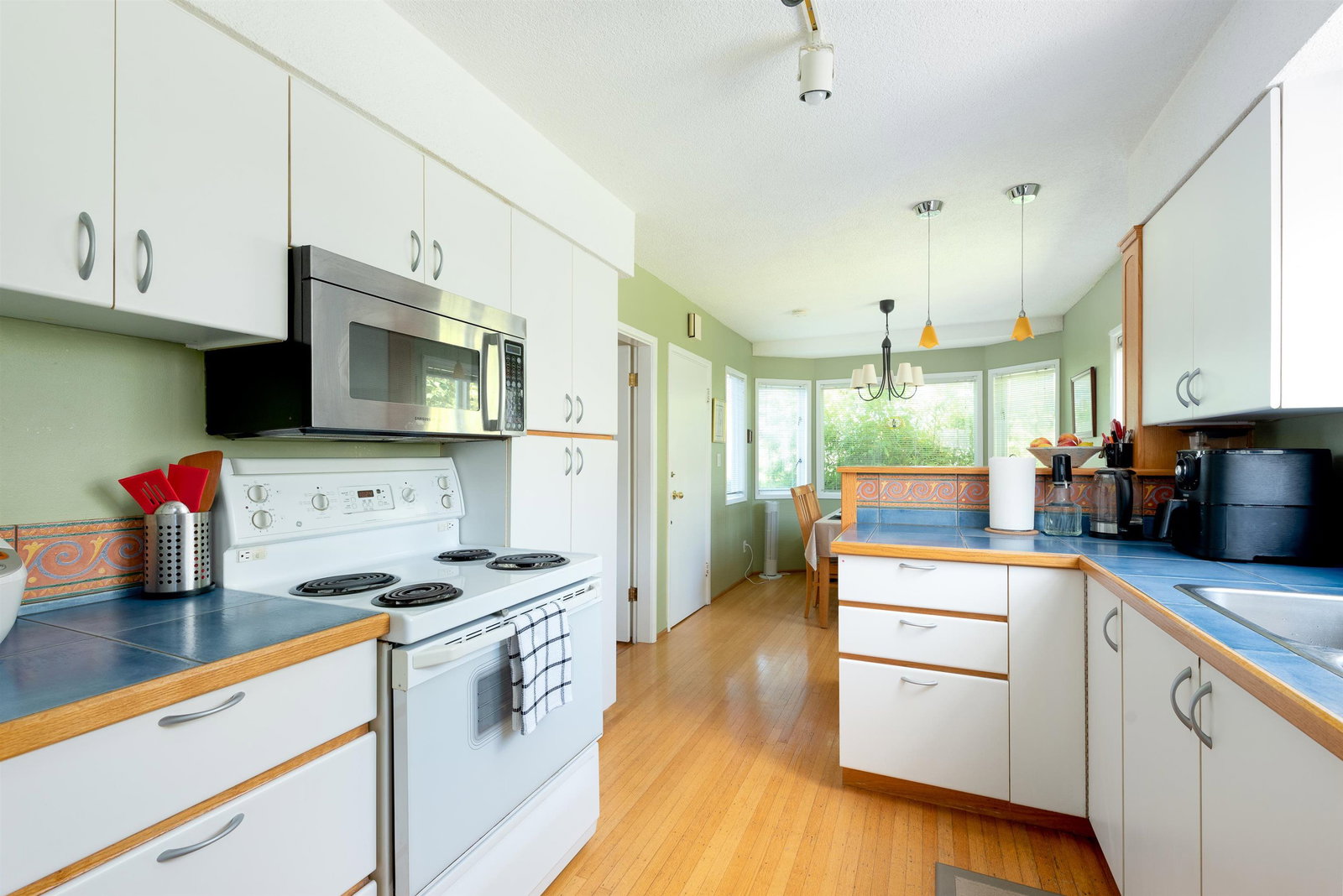 Listing Image 9
