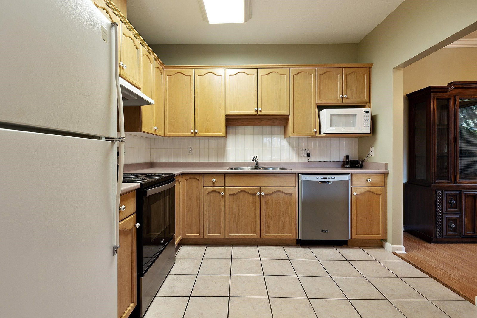 Listing Image 6