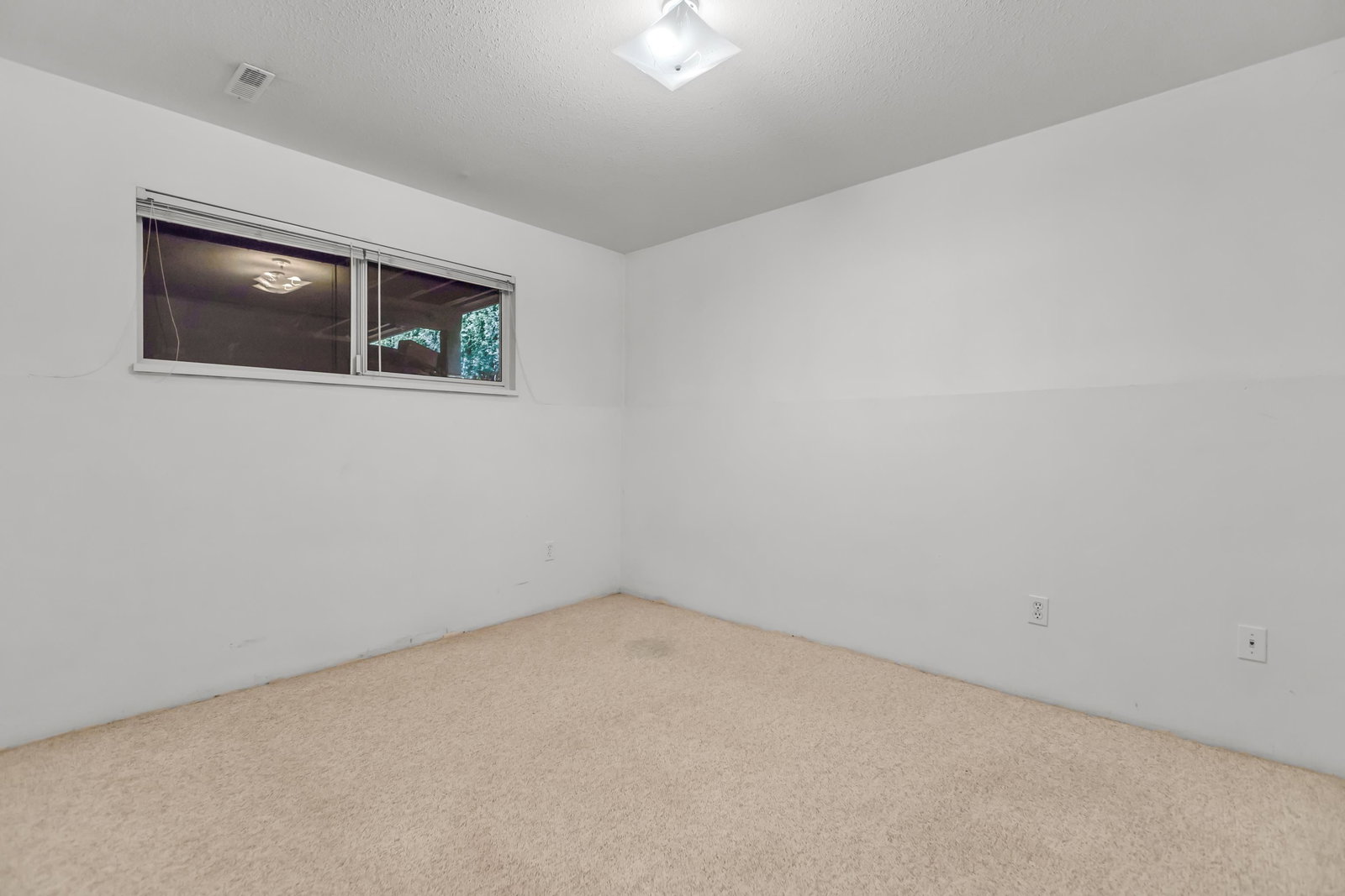 Listing Image 26