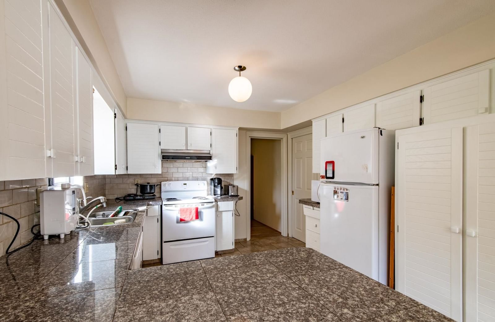 Listing Image 8
