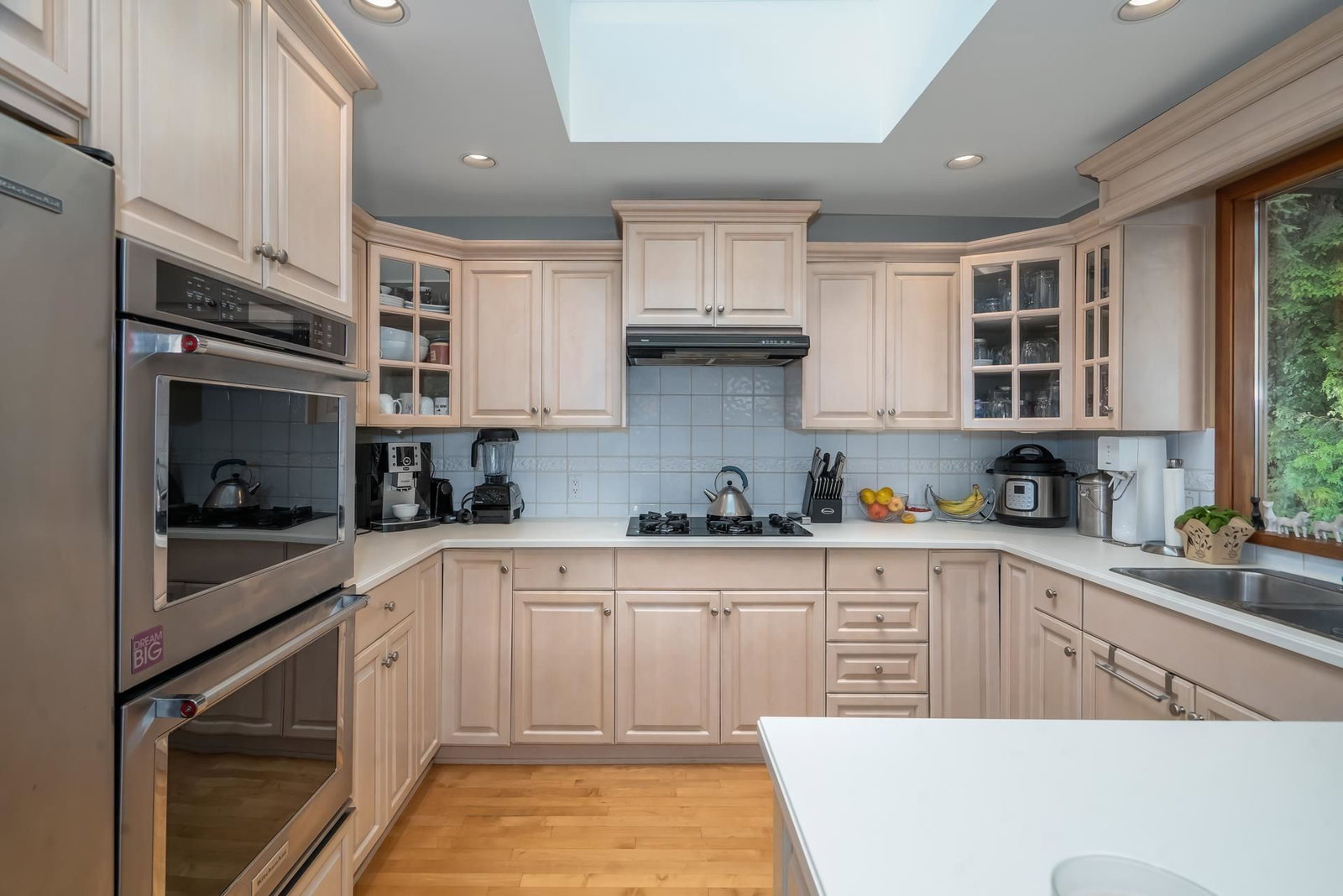 Listing Image 11