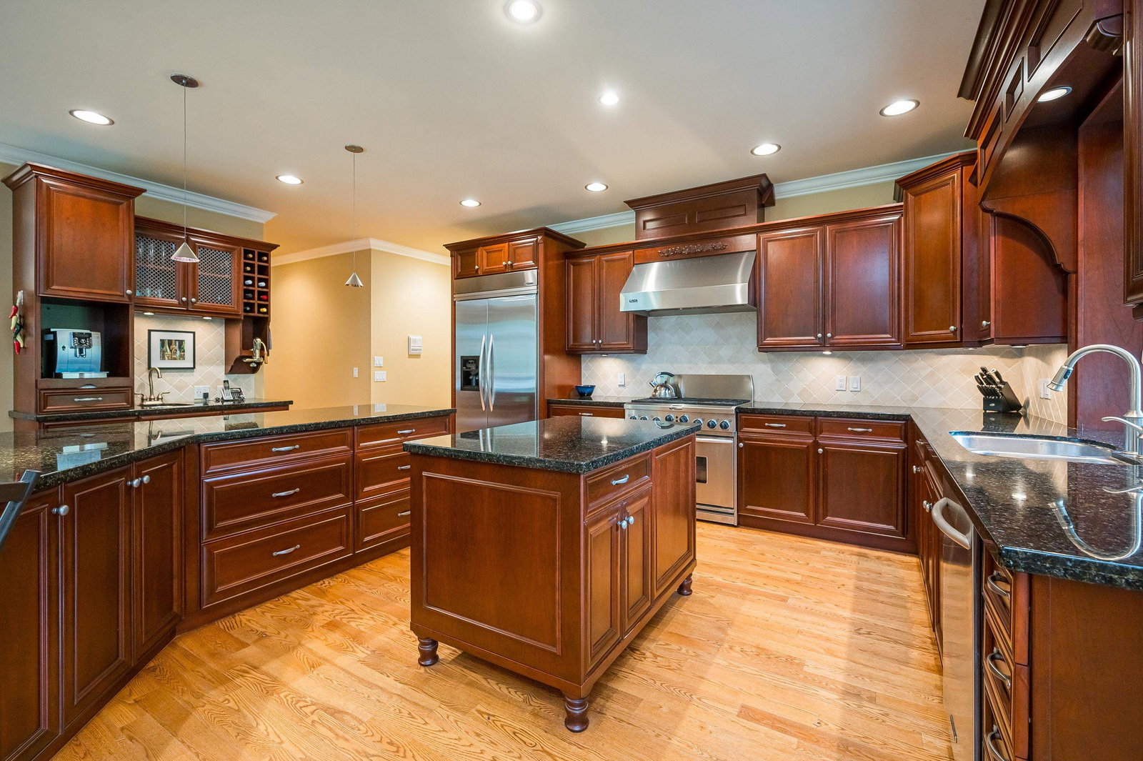 Listing Image 11