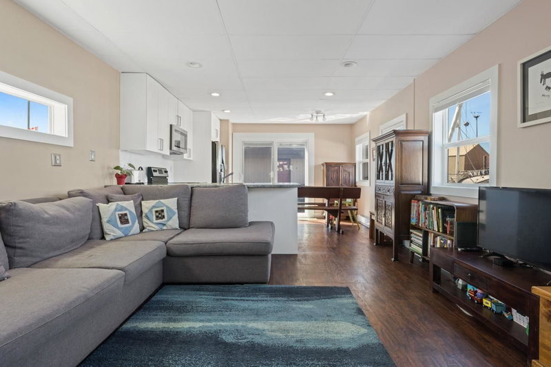 EFH18 - 415 Esplanade Avenue, North Vancouver, V7M 1A6 | Image 2