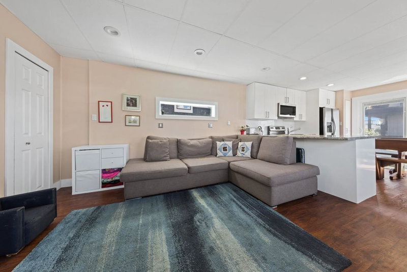 EFH18 - 415 Esplanade Avenue, North Vancouver, V7M 1A6 | Image 3