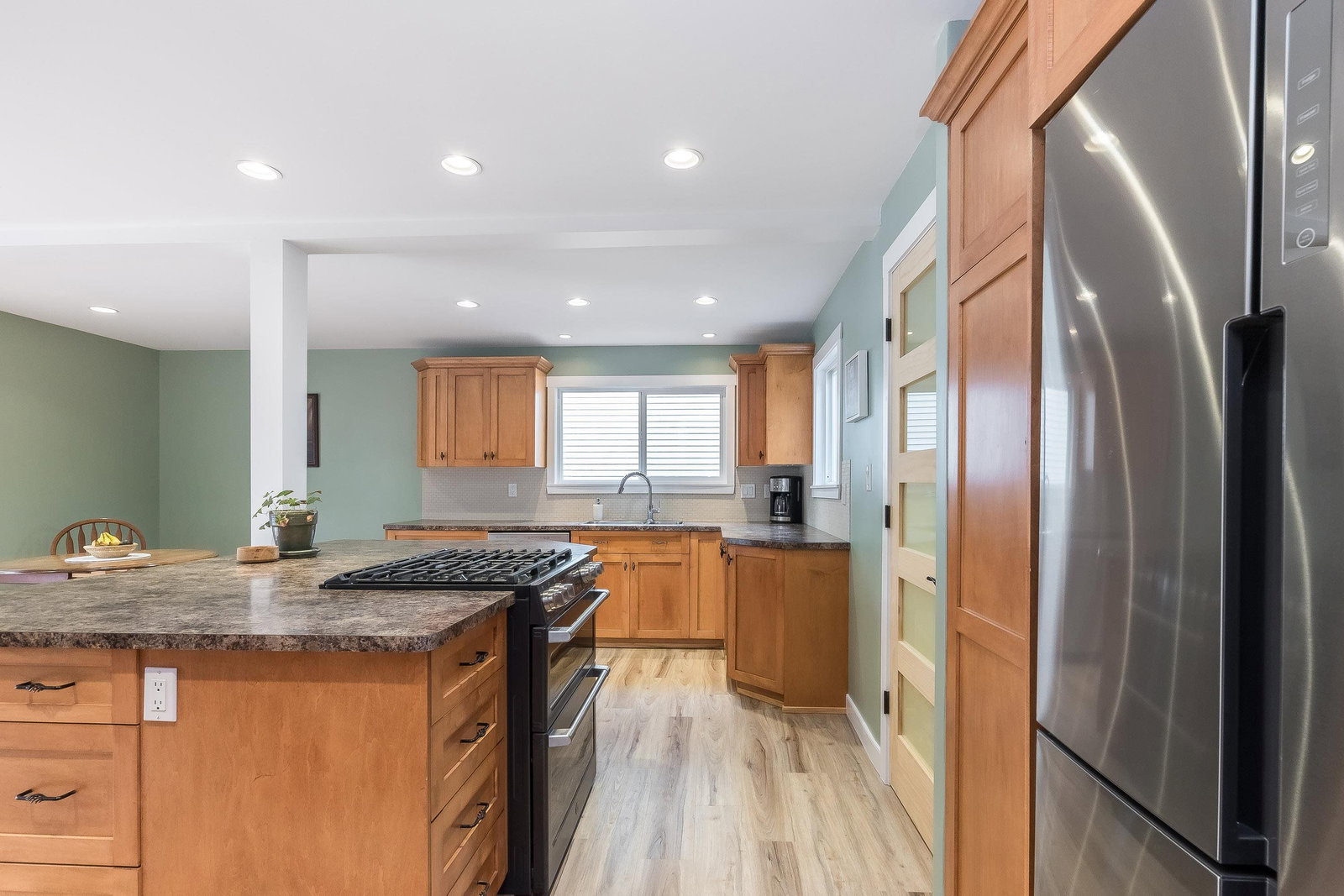 Listing Image 12