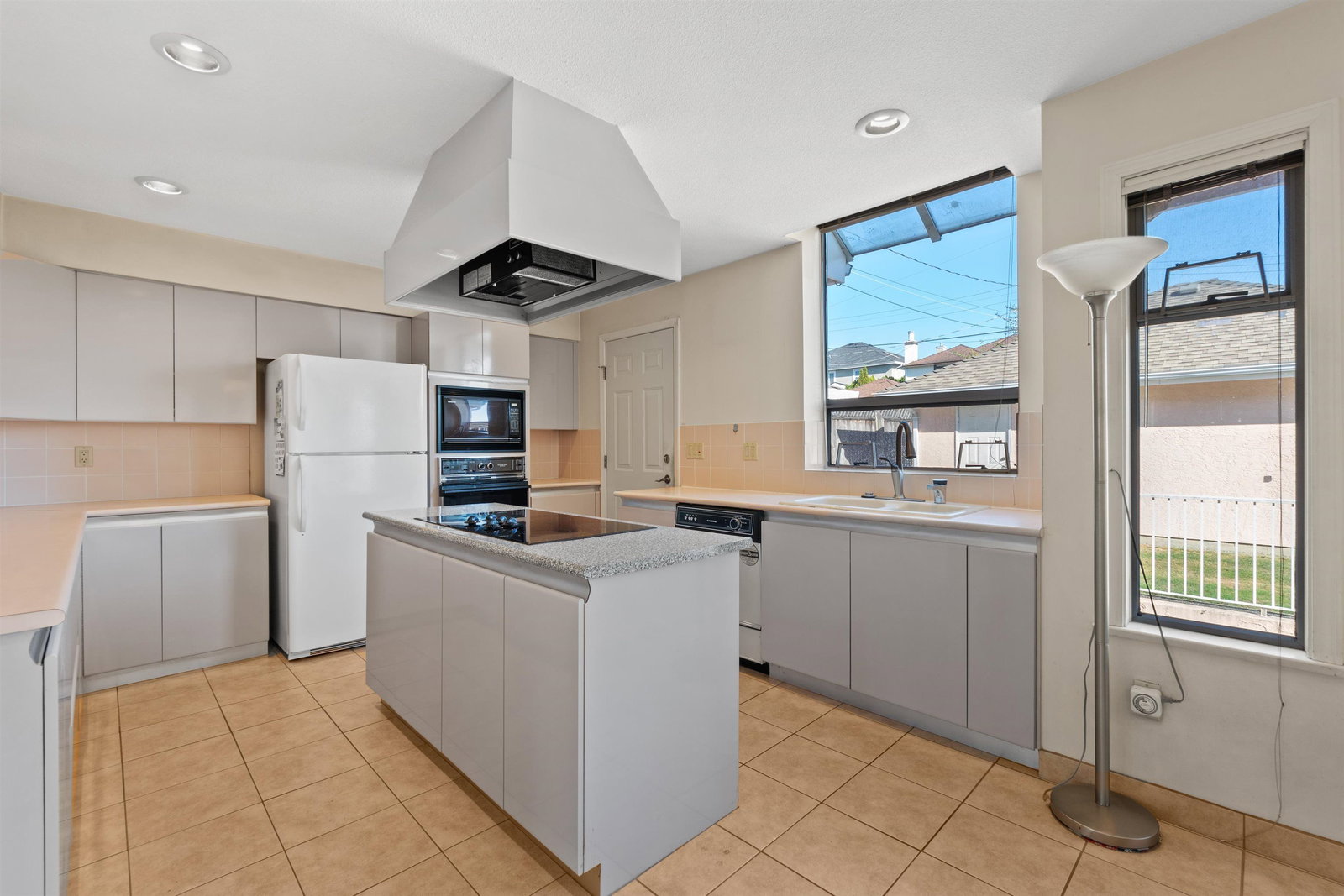 Listing Image 11