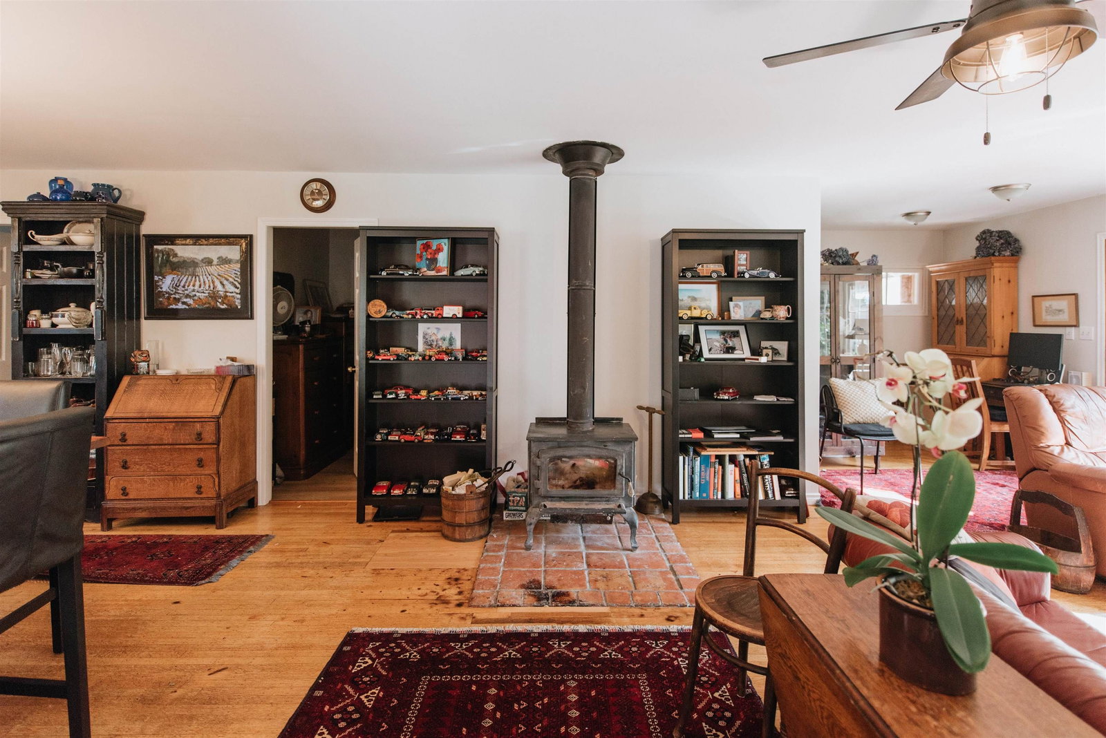 Listing Image 8