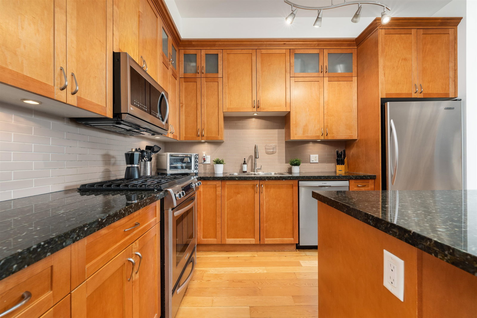 Listing Image 22