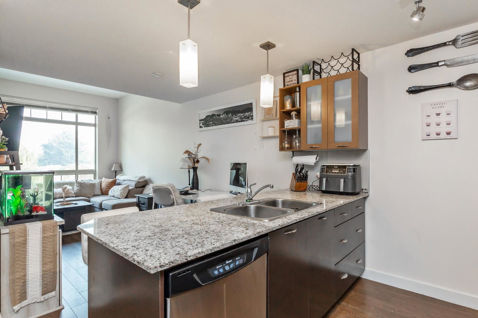 Listing Image 9