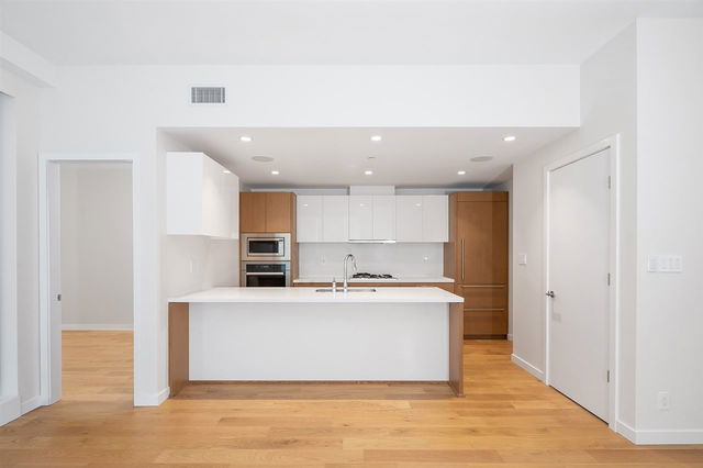 601 - 788 Arthur Erickson Place