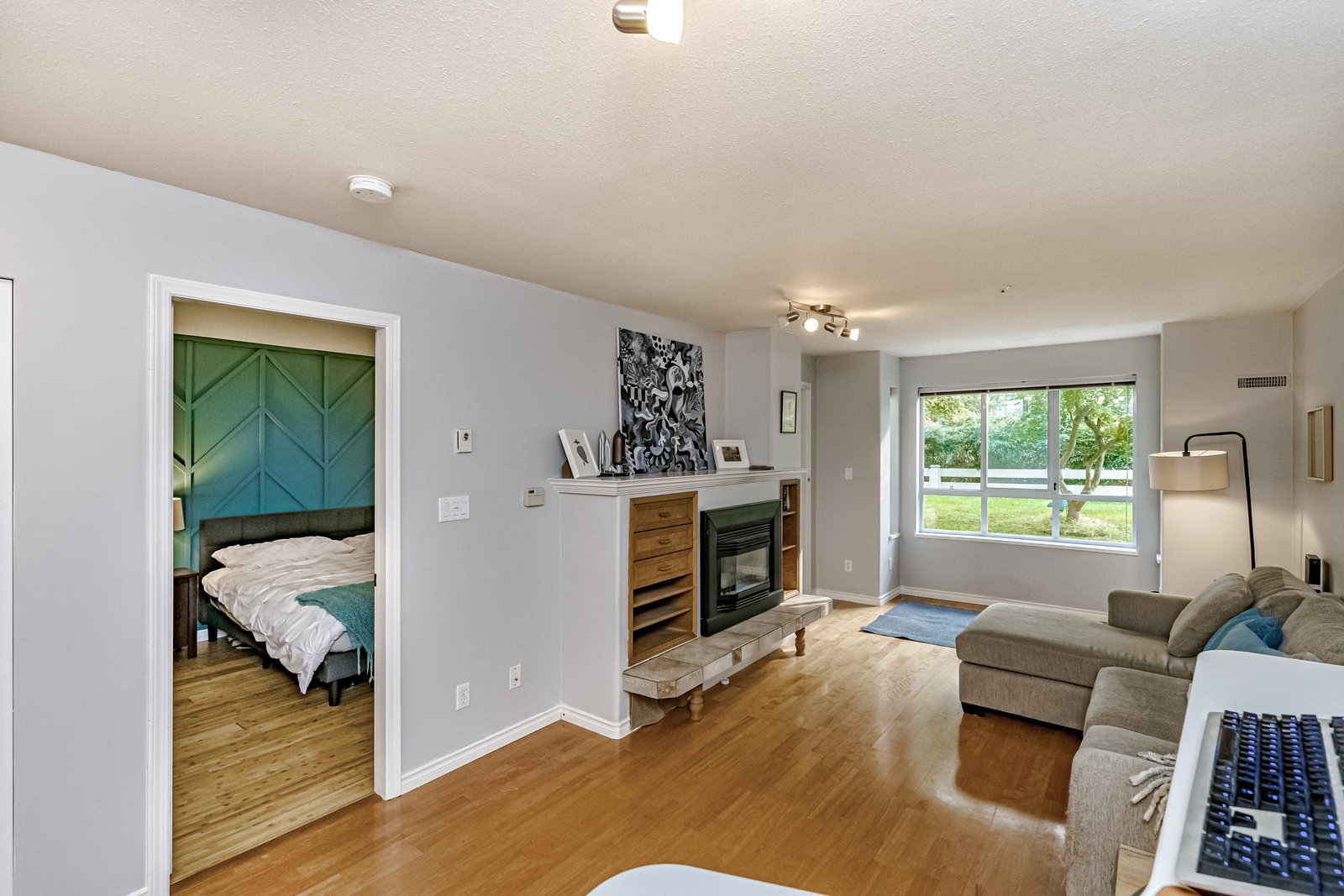 Listing Image 5