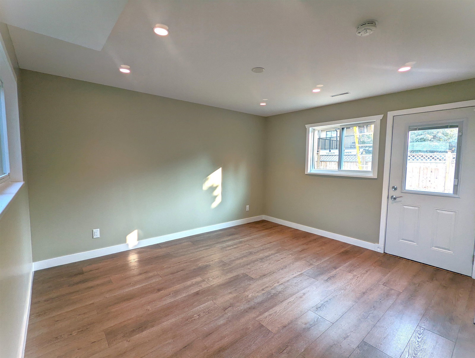 Listing Image 14