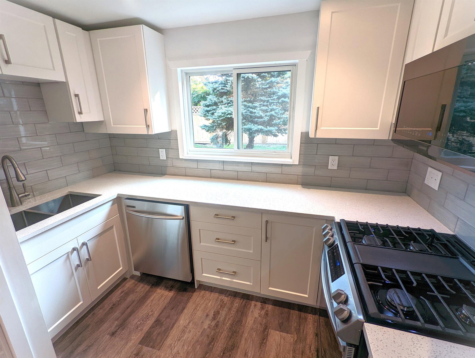 Listing Image 5