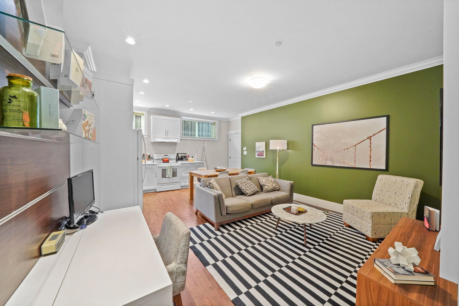 Listing Image 19