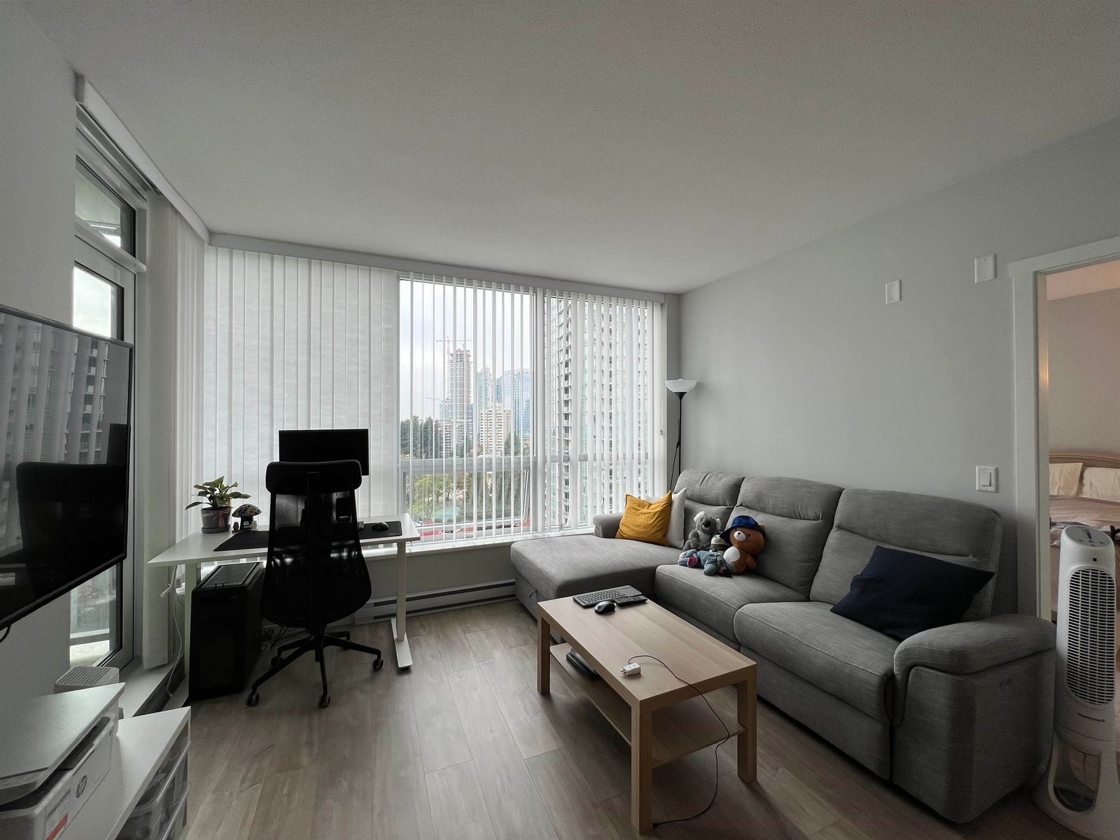 Listing Image 5