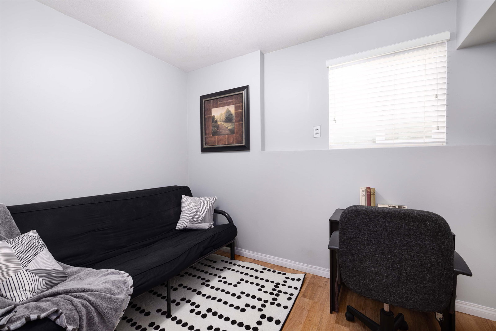 Listing Image 17