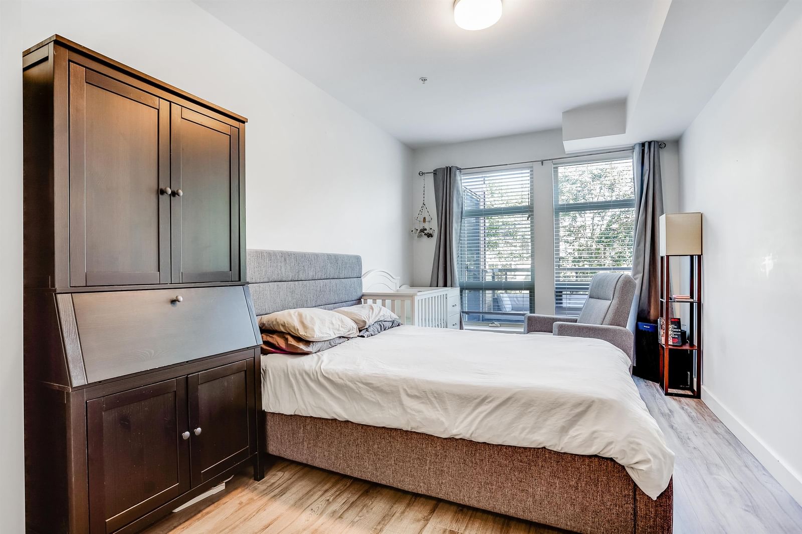 Listing Image 8