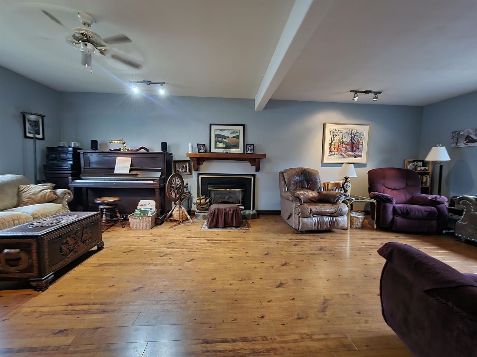 Listing Image 4