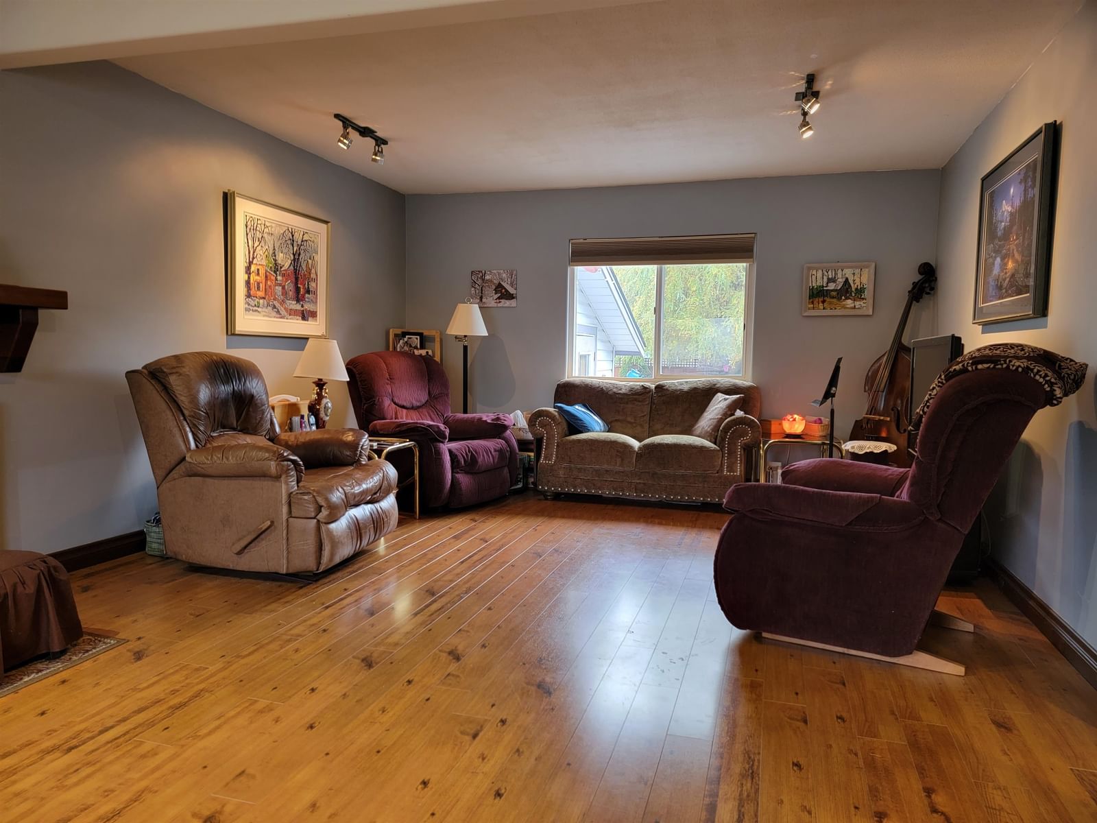 Listing Image 5