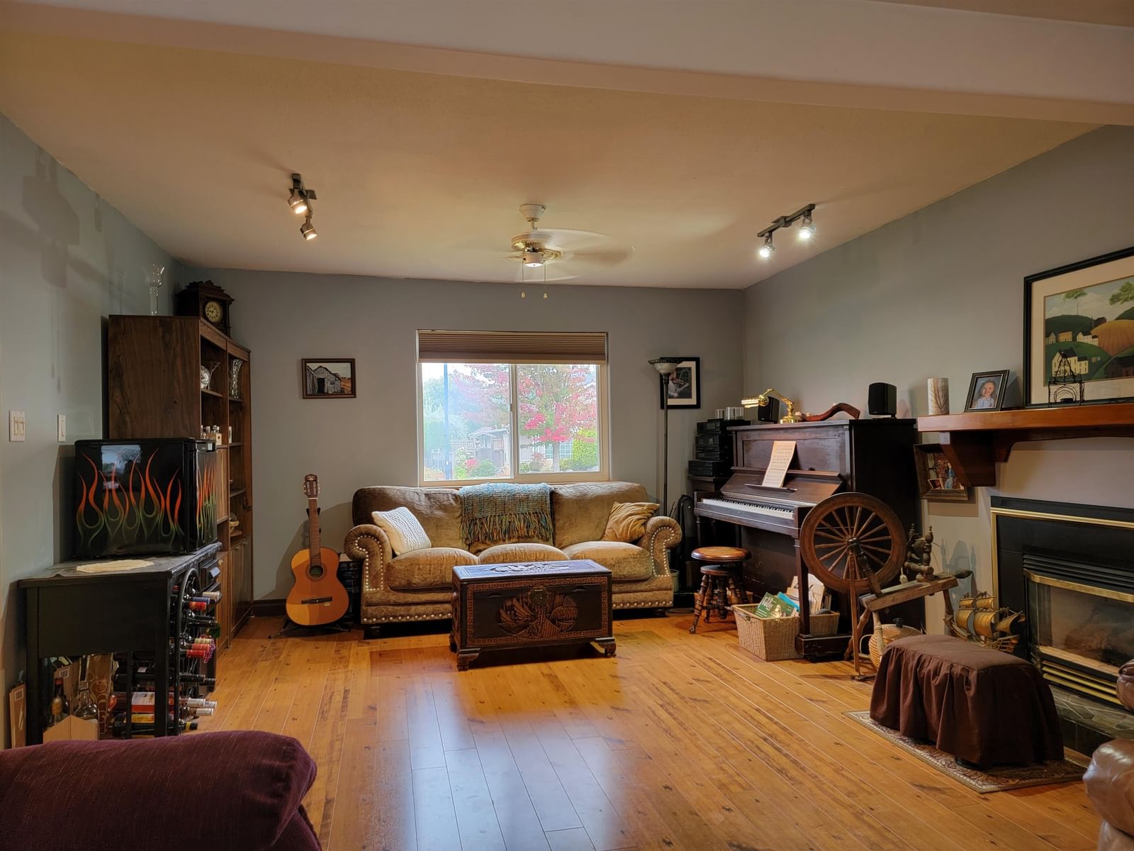 Listing Image 6