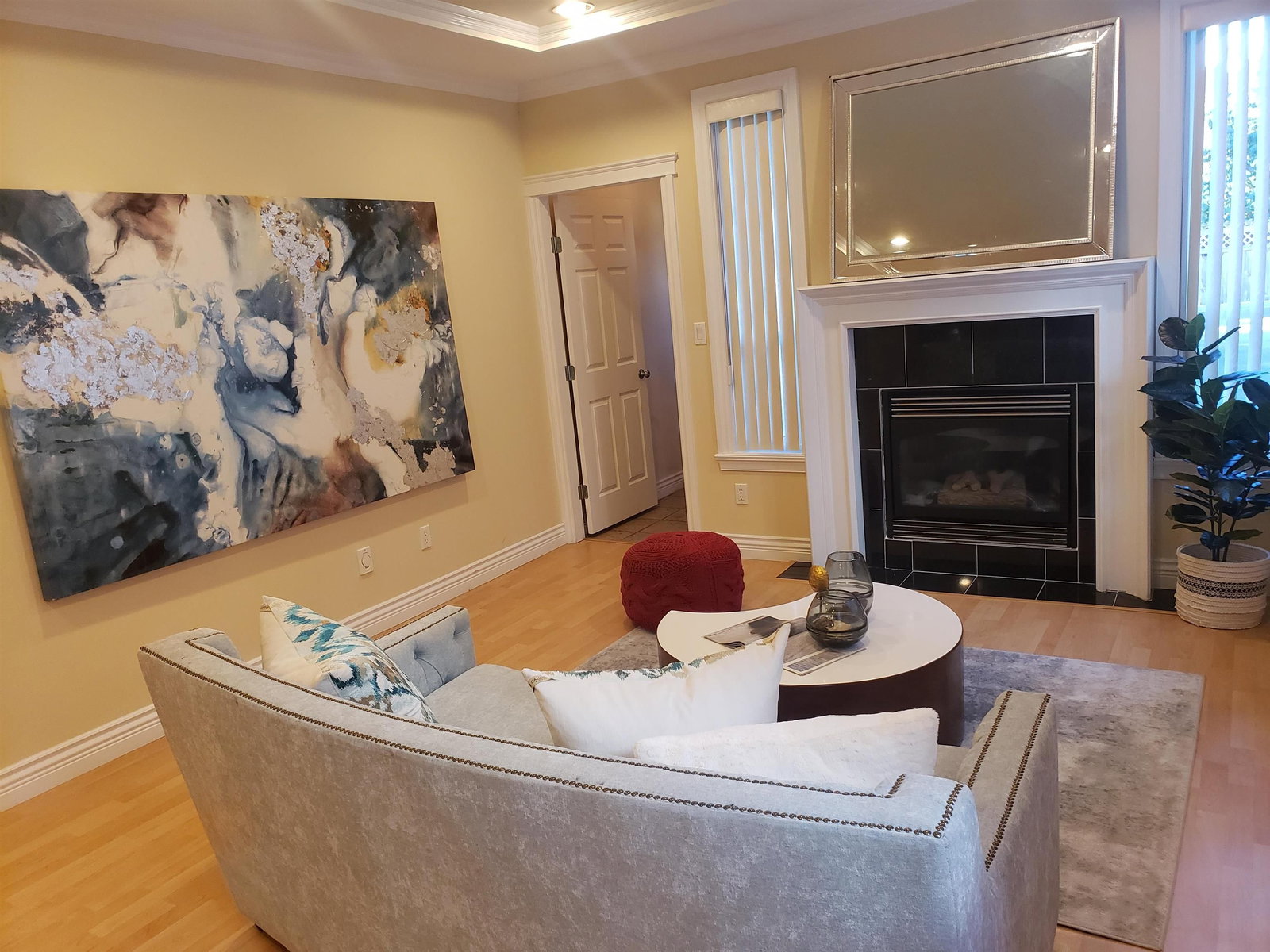 Listing Image 4