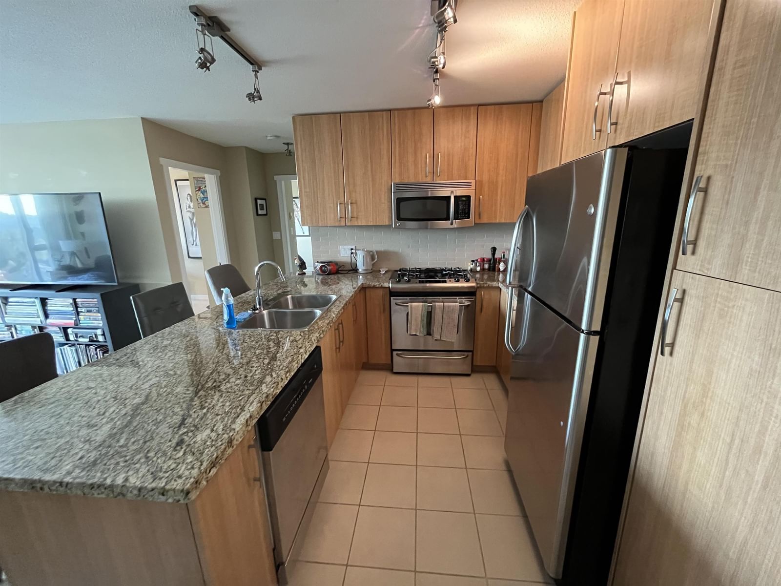 Listing Image 3