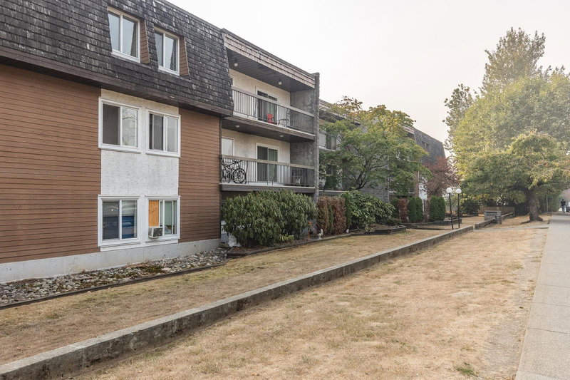 304 - 33850 Fern Street, Abbotsford, V2S 6C3 | Image 2