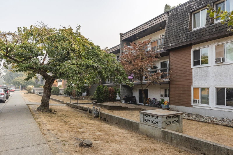 304 - 33850 Fern Street, Abbotsford, V2S 6C3 | Image 3