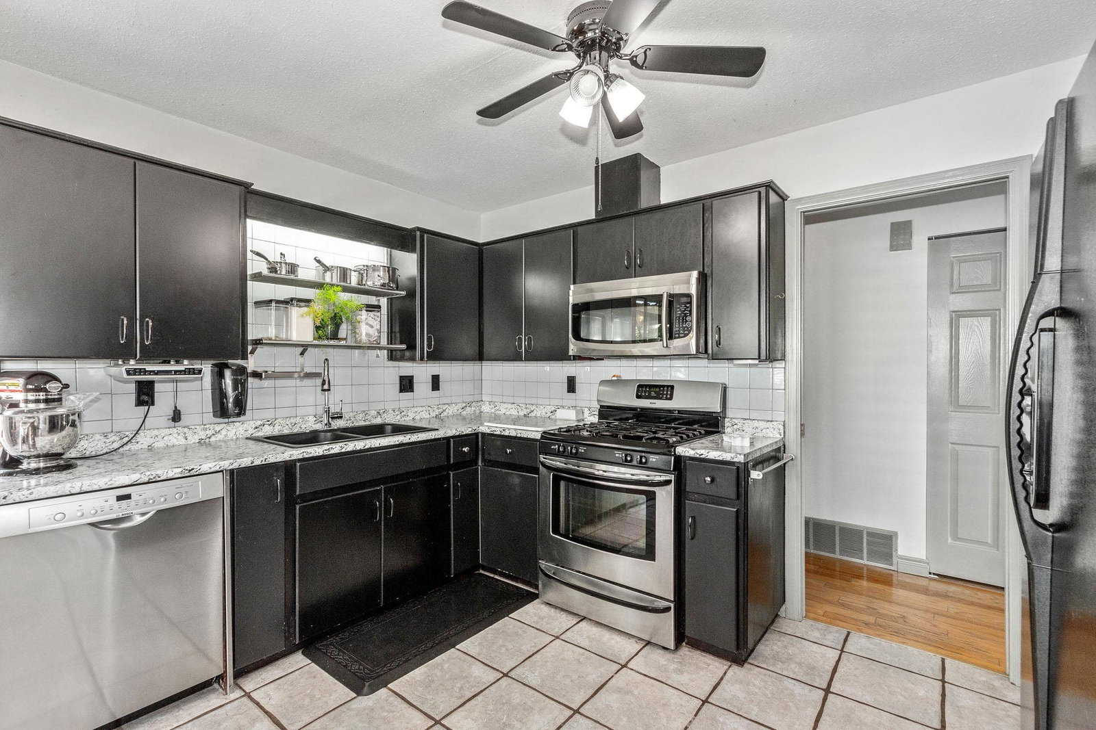 Listing Image 14