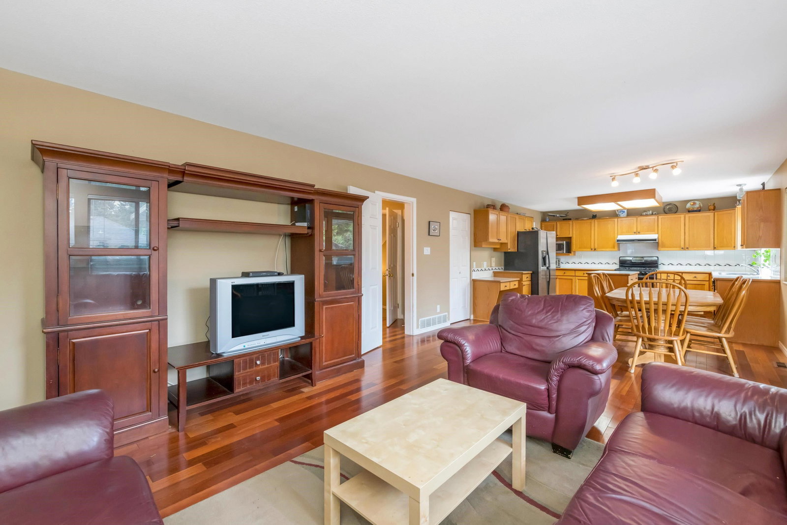 Listing Image 14