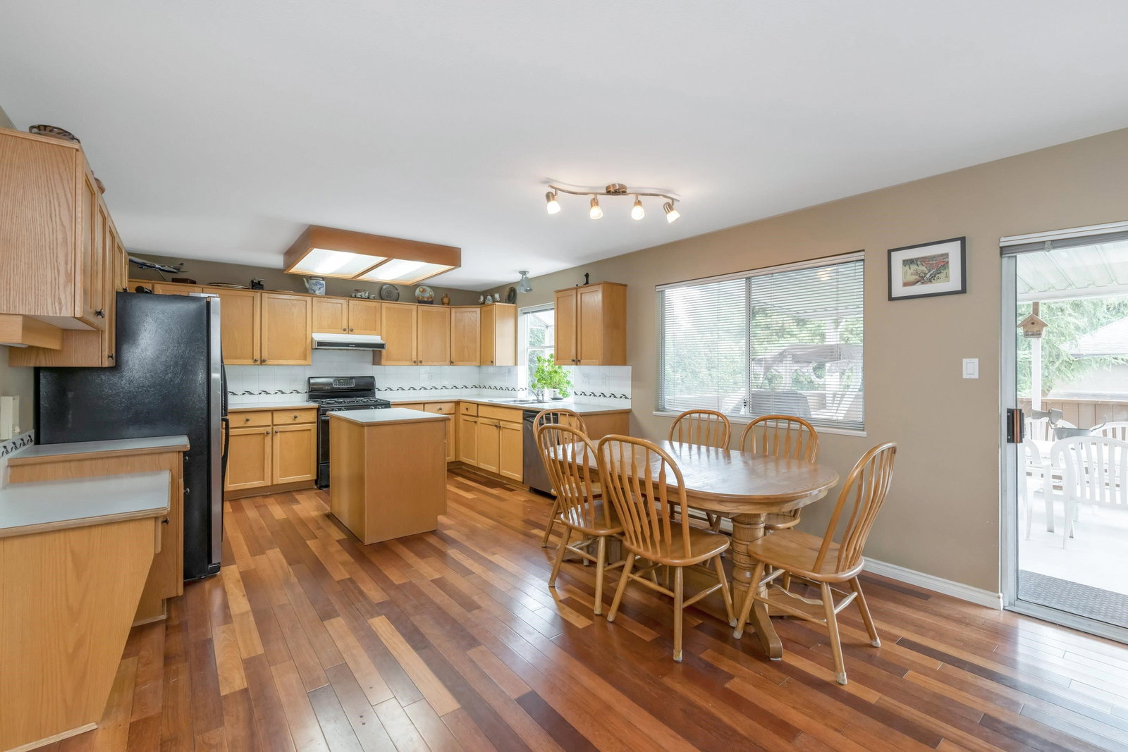 Listing Image 6