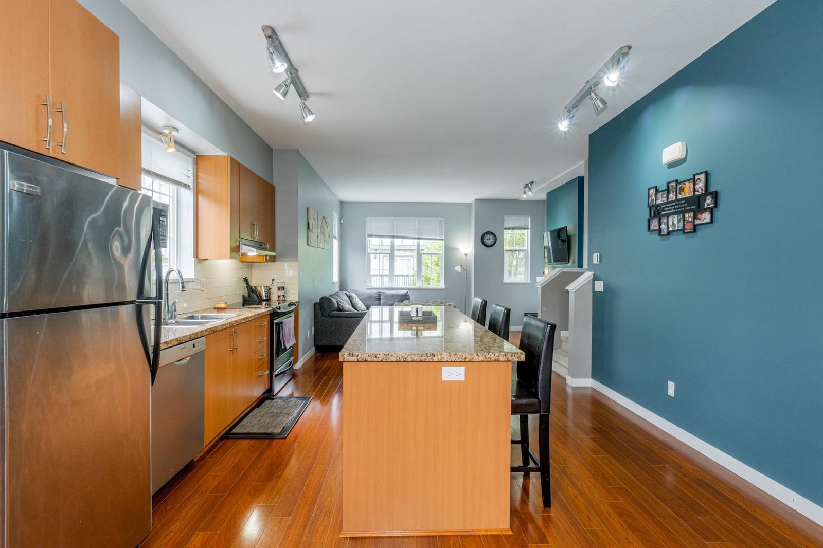 Listing Image 9