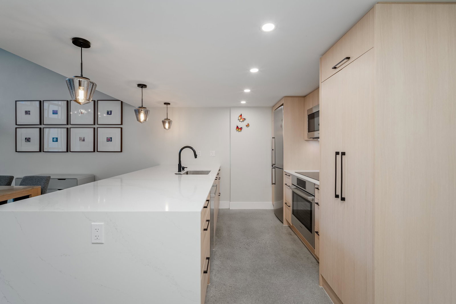 Listing Image 8