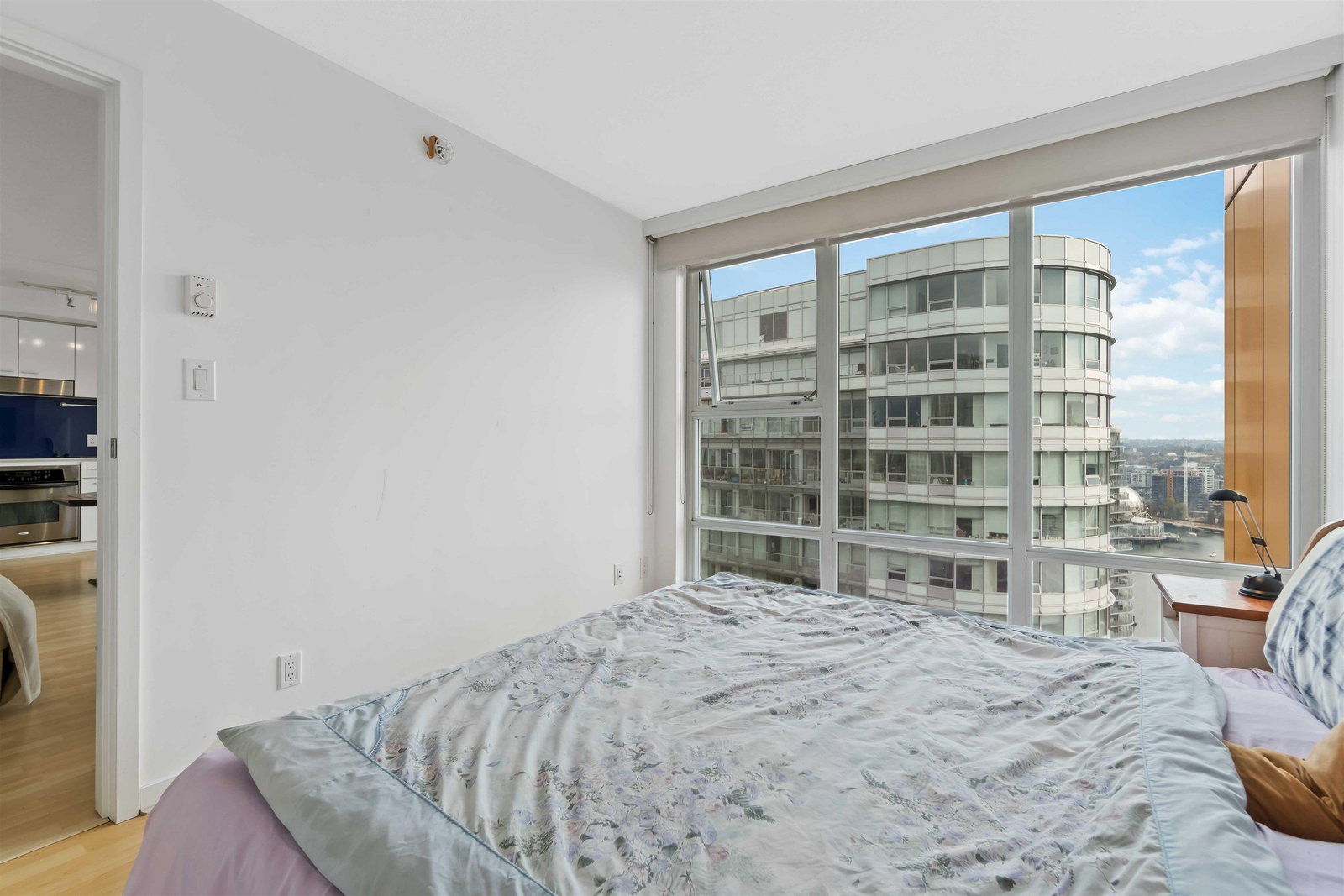 Listing Image 16