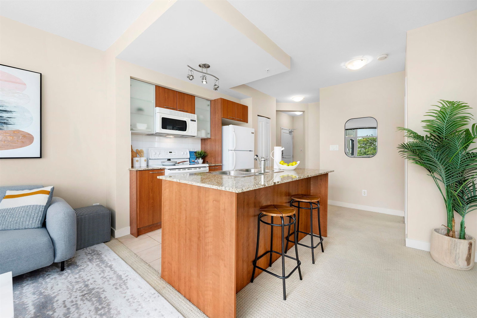 Listing Image 4