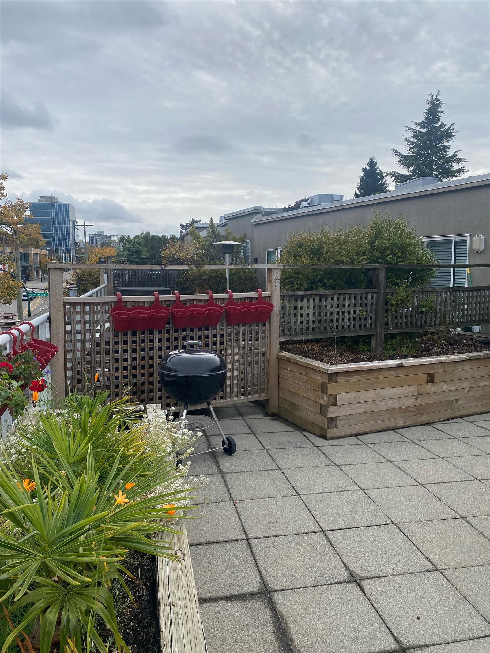 Listing Image 6