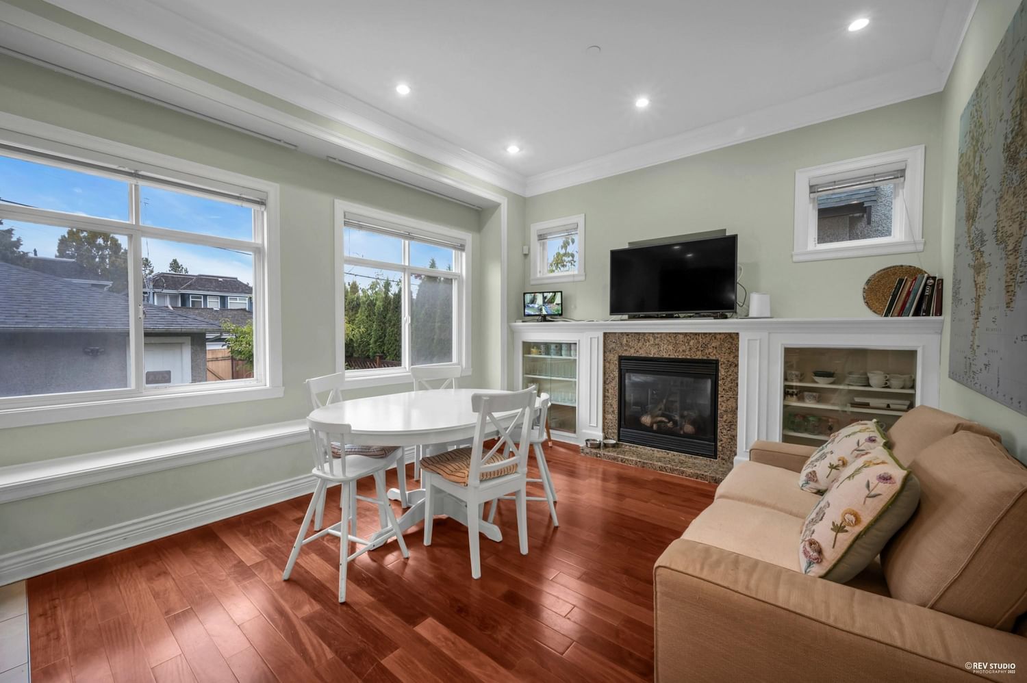 Listing Image 8