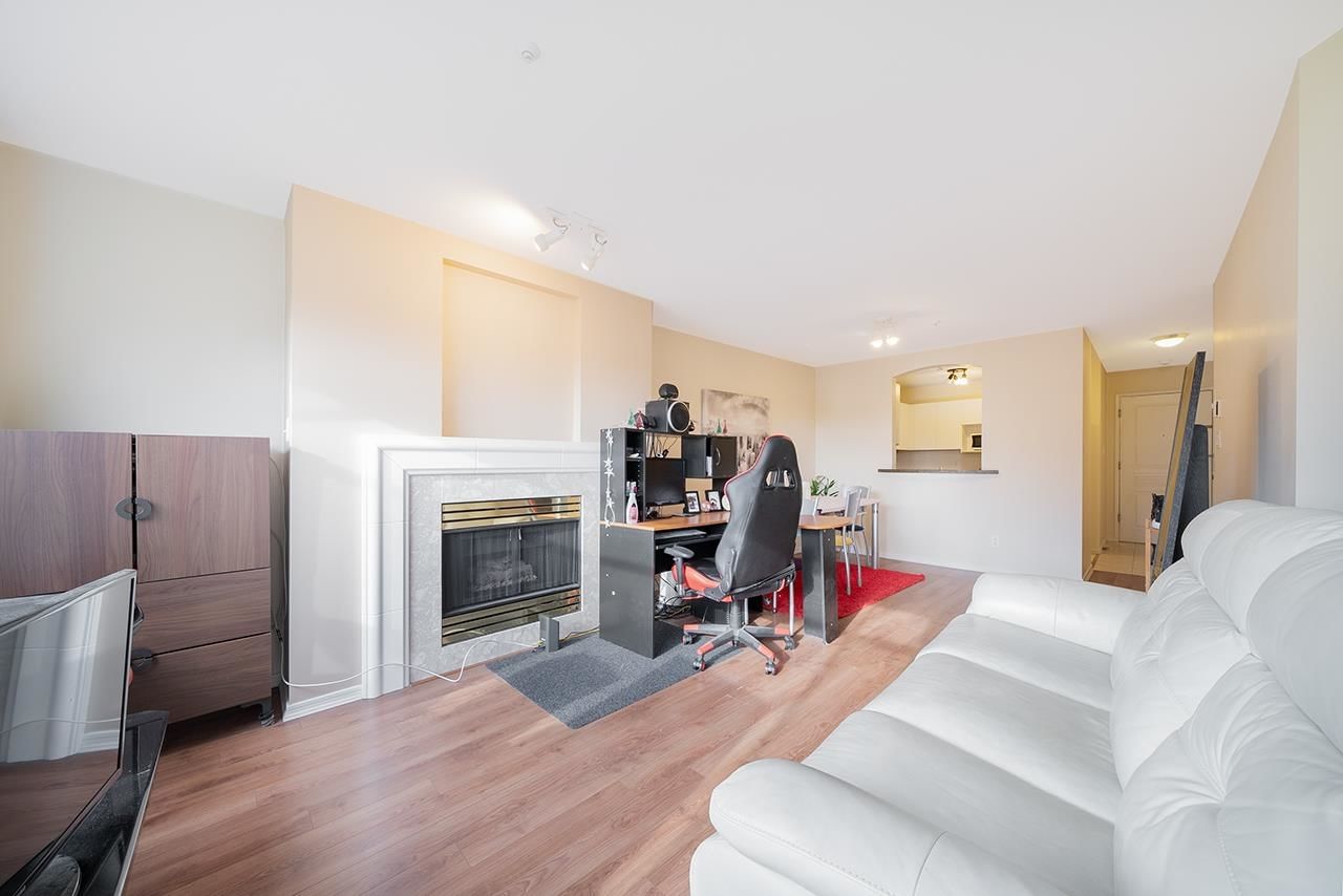 Listing Image 6