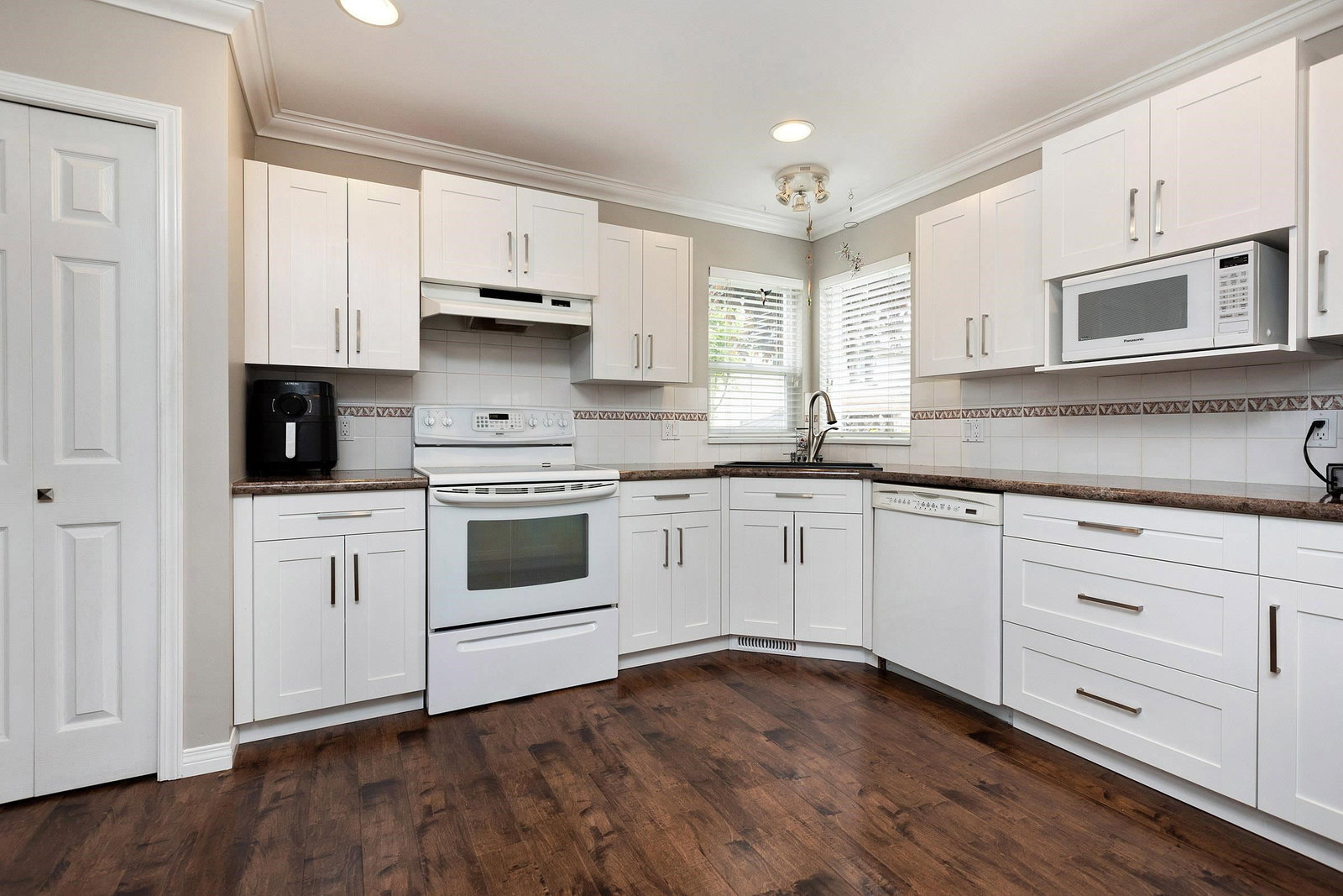 Listing Image 16