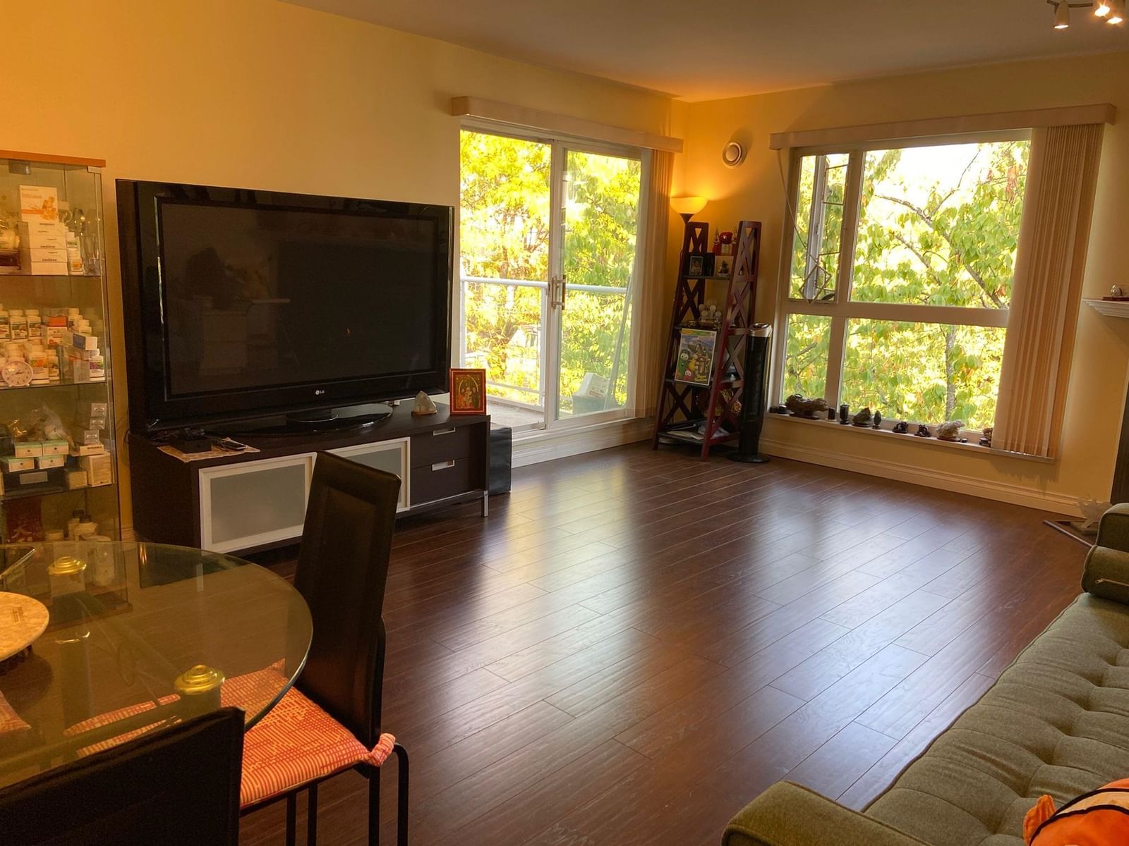 Listing Image 5