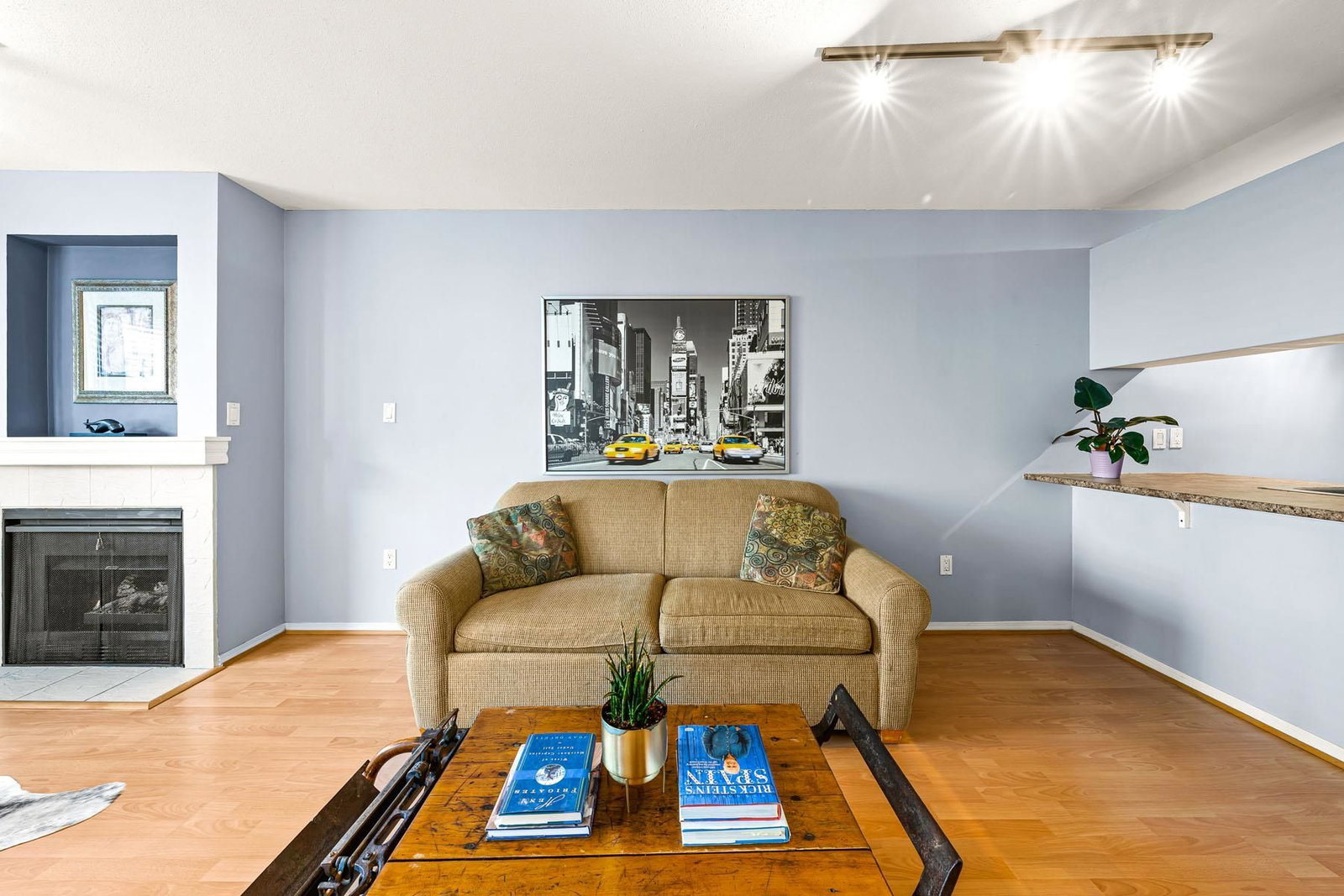 Listing Image 6