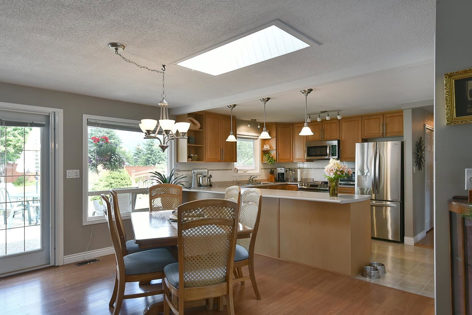 Listing Image 5