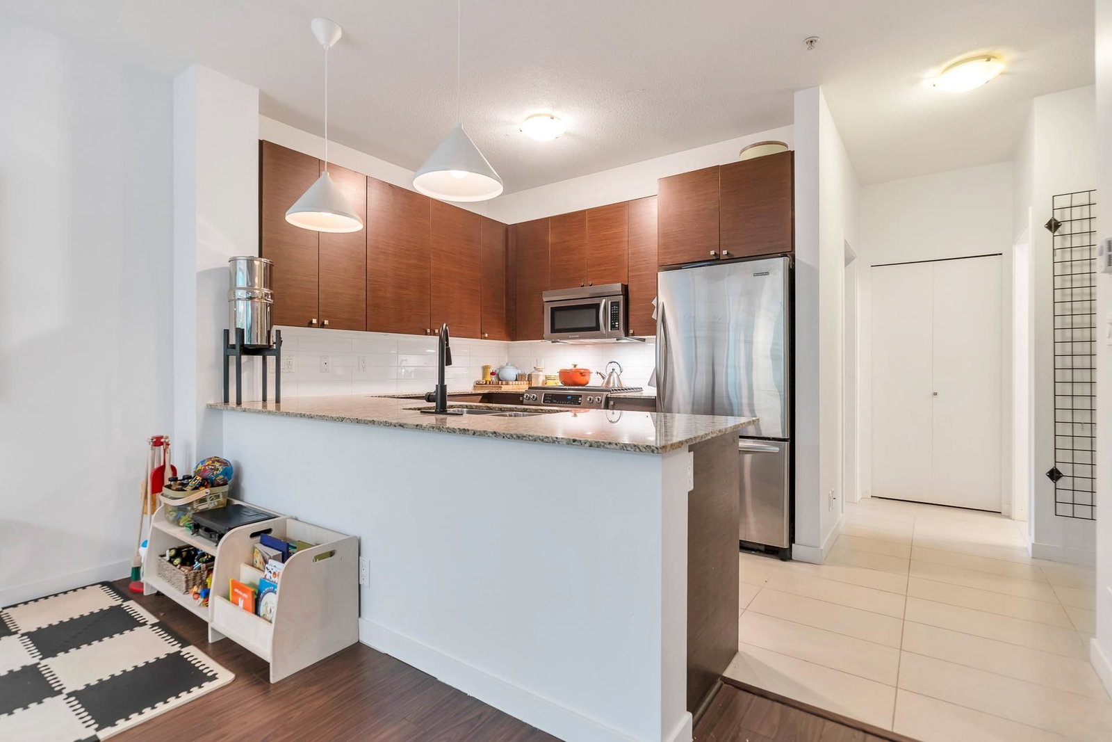Listing Image 19