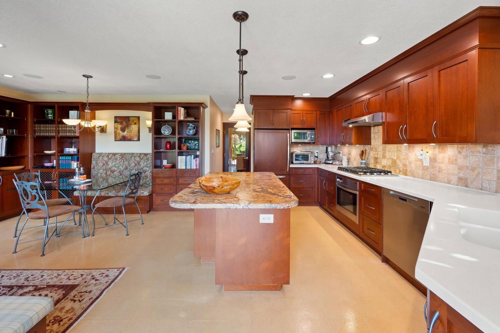 Listing Image 5