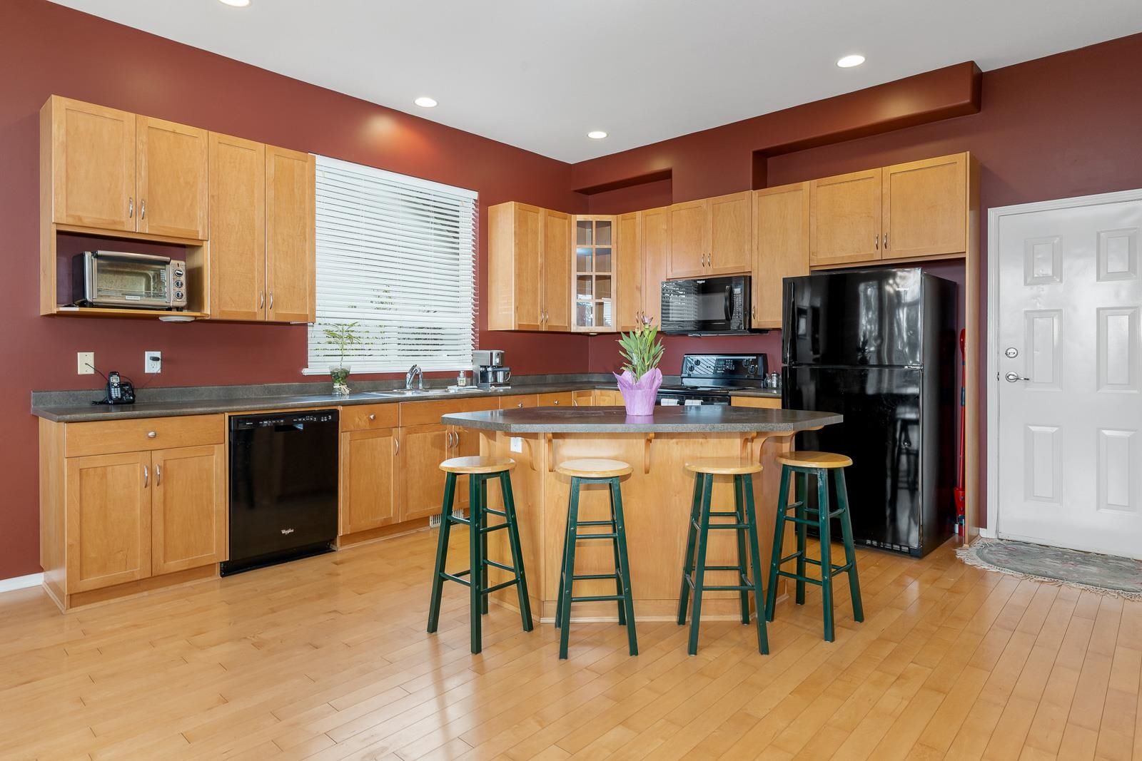 Listing Image 6