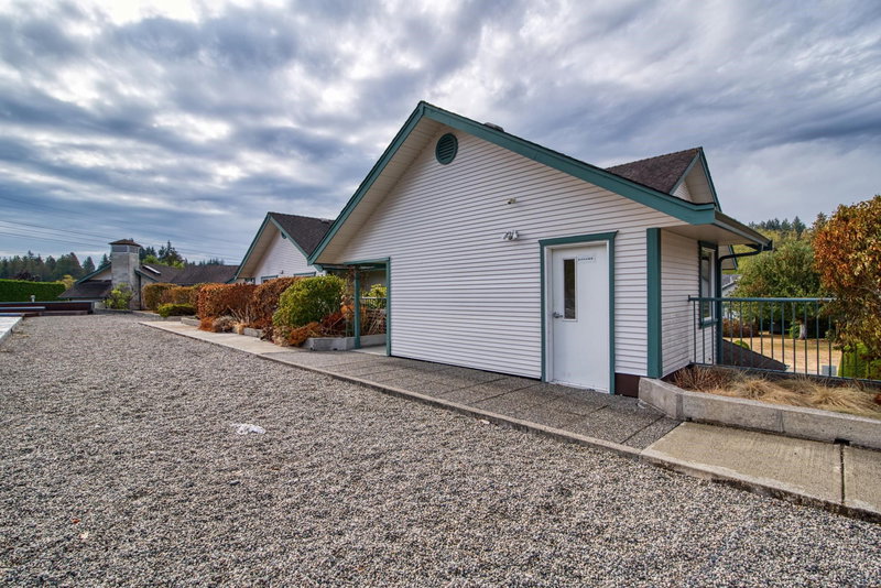 201 - 5711 Ebbtide Street, Sechelt, V7Z 0J5 | Image 3