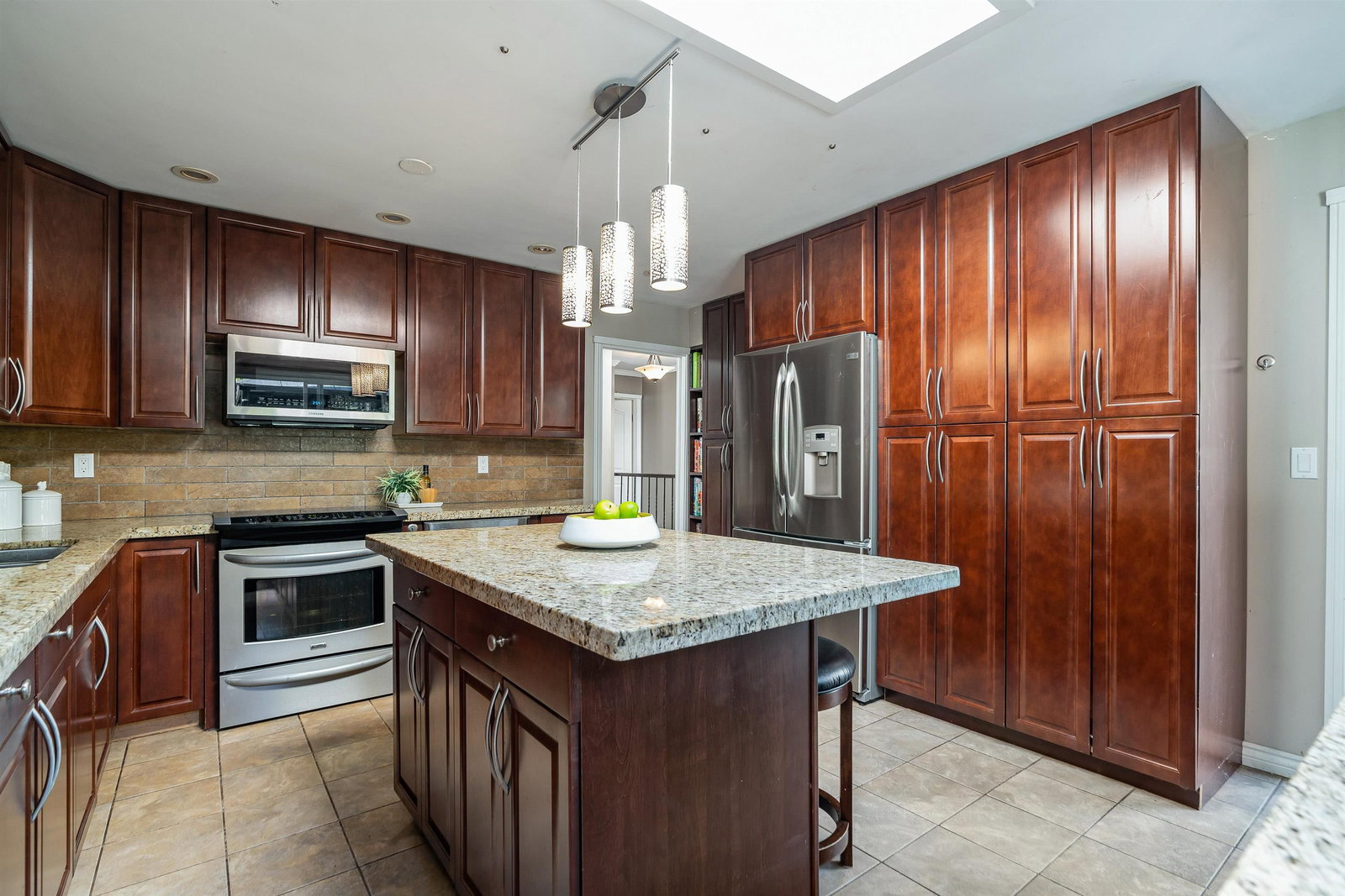 Listing Image 12