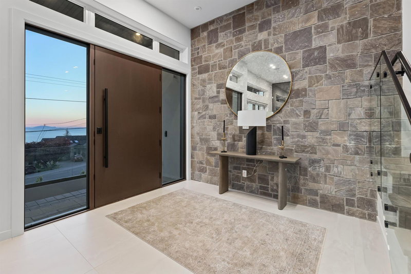 13169 Marine Drive, Surrey, V4A 1E6 | Image 2